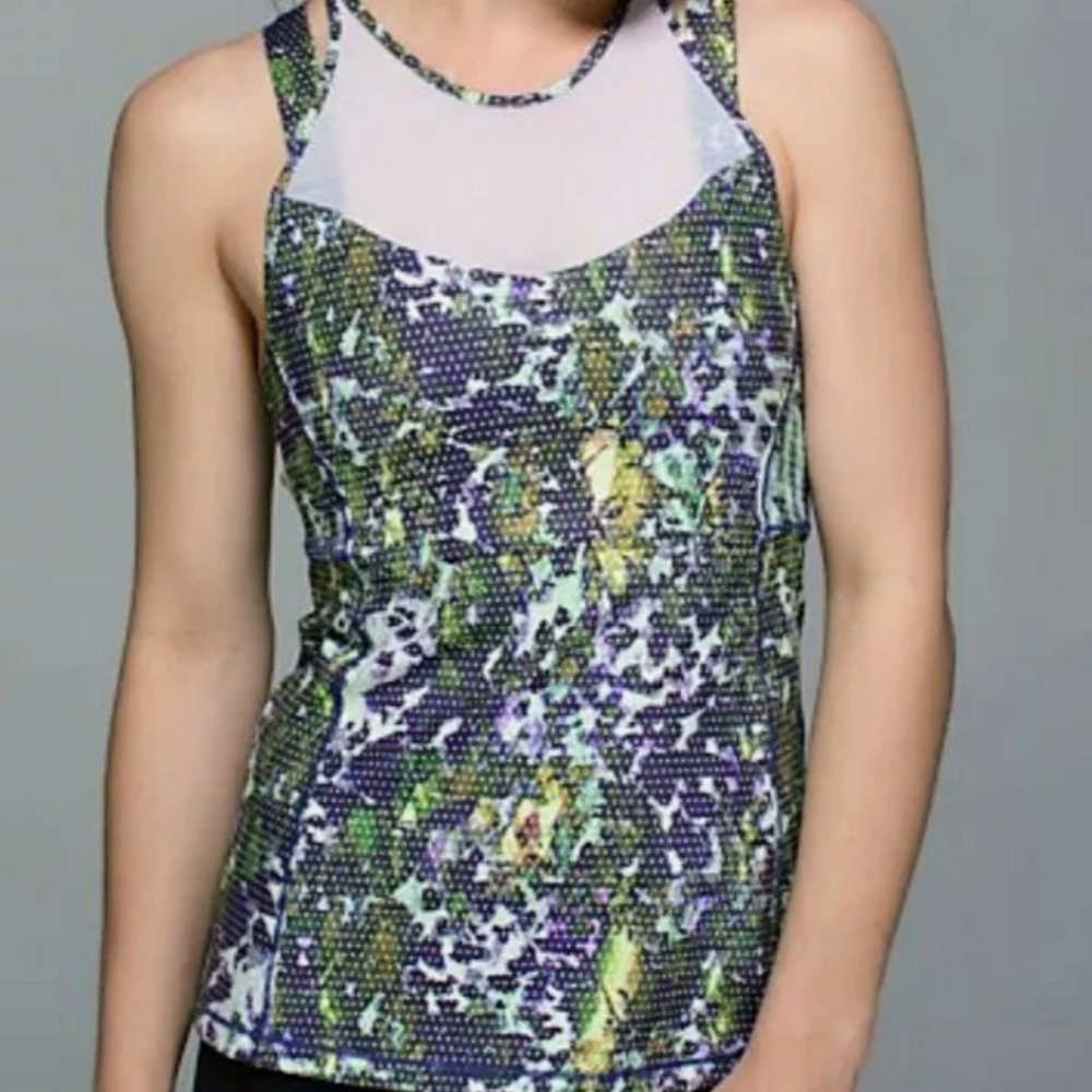 Lululemon Running In The City sz 4 womens tank